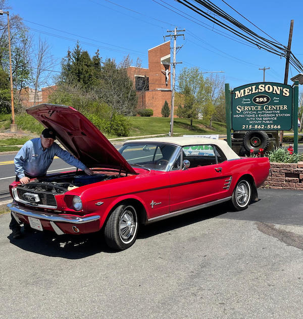 Auto repair mechanic 